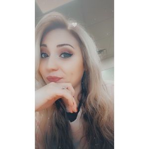 Meet your Posher, Simone